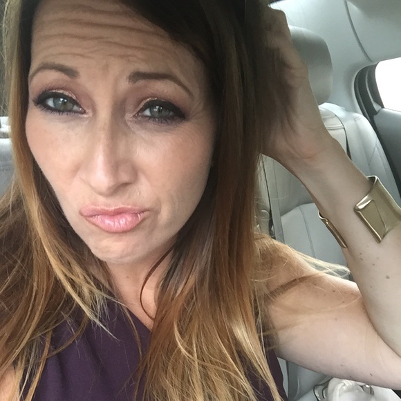 Meet your Posher, Julie - Picture 1 of 1